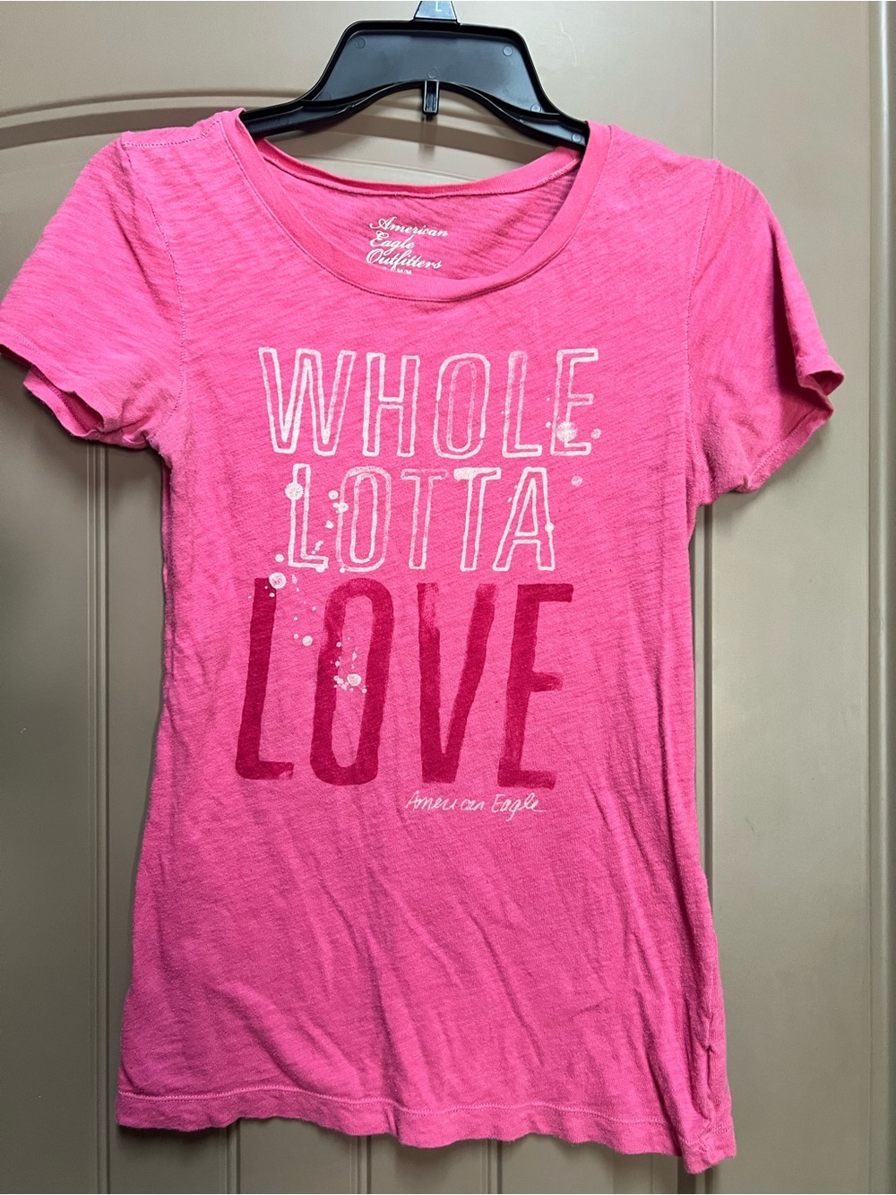 American Eagle Whole Lotta Love Graphic T-Shirt Pink M